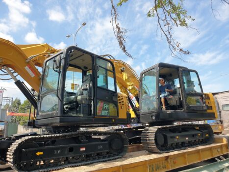 bàn giao máy đào lovol